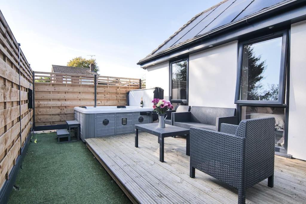 Hoxne Cottages - Sunflower Cottage With Private Hot Tub York Exteriér fotografie